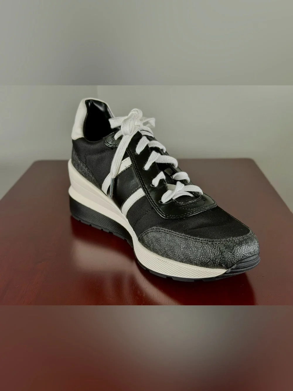 Michael Kors MK Black White Platform Sneakers Women’s 9.5M
